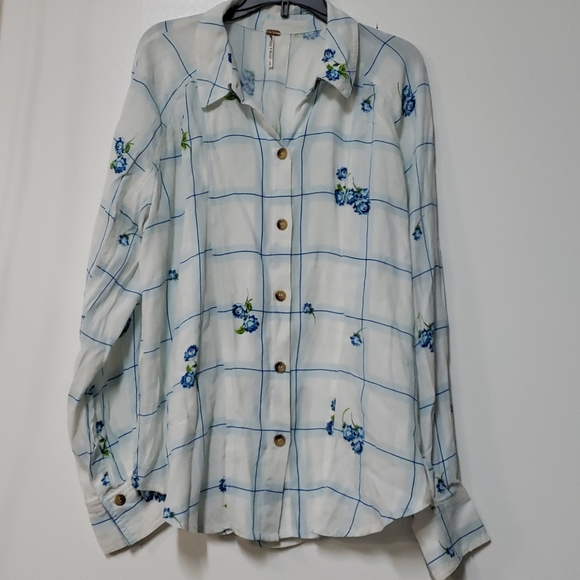 FPWindow To My Heart Button Down in White - Picture 7 of 8